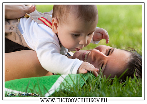 Фото ребенка и мамы на прогулке